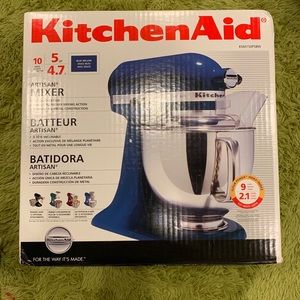Kitchen Aid Artisan Standing 5qt mixer